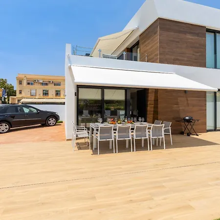 Villa Luxurious & Comfy By Fidalsa *