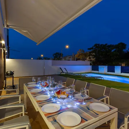 Luxurious & Comfy By Fidalsa Villa *