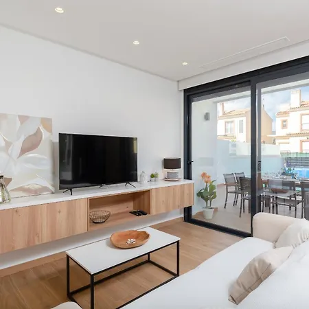 Luxurious & Comfy By Fidalsa Villa