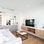 Luxurious & Comfy By Fidalsa Вилла